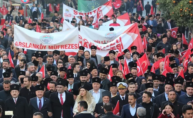 Mersin’in sembolü haline gelen “Geleneksel 3 Ocak Zafer Yürüyüşü’nde” bu
