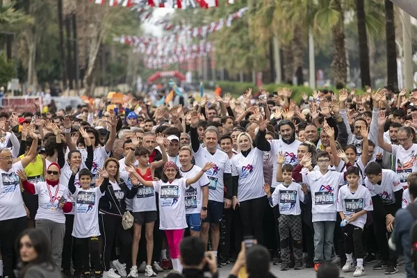 Mersin Büyükşehir Belediyesi tarafından “Herkes Koşar Mersin’e” sloganıyla düzenlenen 5.