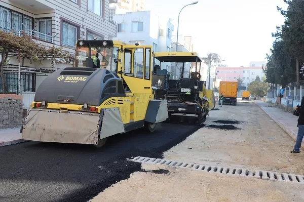 Akdeniz Belediyesi Fen İşleri Müdürlüğü ekipleri, ilçede ihtiyaç duyulan mahallelerdeki 