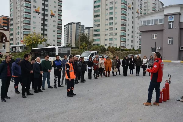 Mersin Büyükşehir Belediyesi’nin olası yangınlar konusunda personeline yönelik eğitim çalışmaları