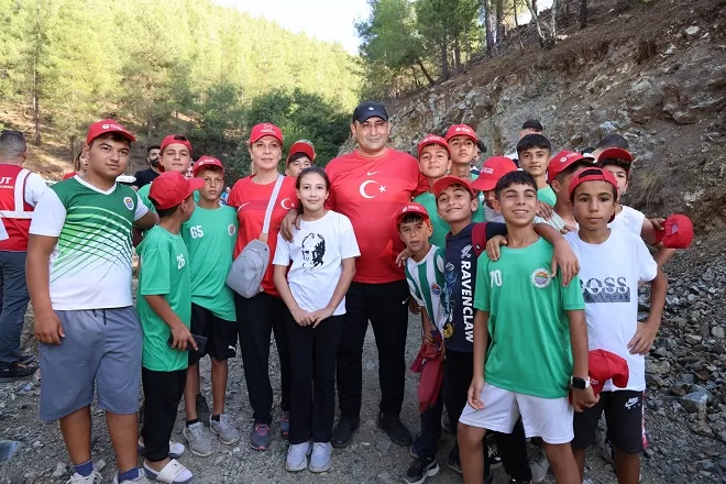 “YENİ BİR YÜZYILA GÜÇLÜ BİR ŞEKİLDE ADIM ATMANIN MUTLULUĞUNU YAŞIYORUZ”