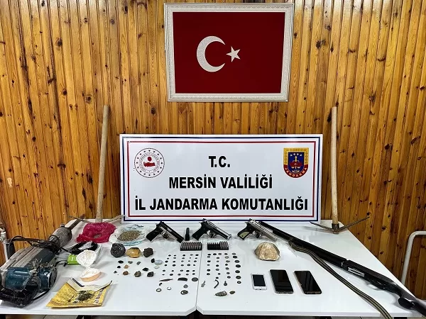 Mersin İl Jandarma Komutanlığı ekipleri tarihi eser kaçakçılığı yapan 3