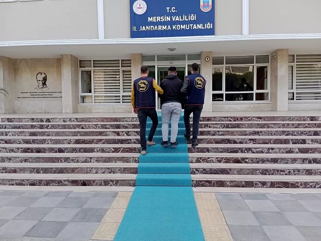 Mersin İl Jandarma Komutanlığı ekipleri aranan şahıslara yönelik icra ettiği