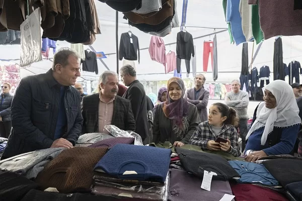 Mersin Büyükşehir Belediye Başkanı Vahap Seçer, Toroslar İlçesi Kurdali Mahallesi’nde