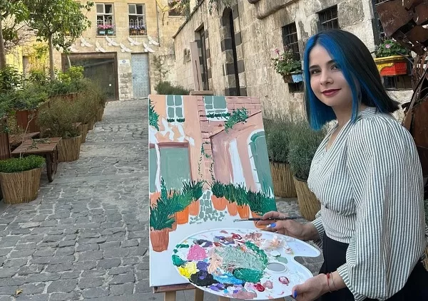 ‘Renkler Kavuşuyor’ adını taşıyan ilk kitabını minik okuyucularla buluşturan Ressam