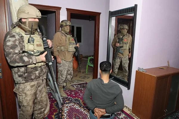 TARSUS’TA PKK/KCK TERÖR ÖRGÜTÜ DESTEKÇİLERİNE OPERASYON