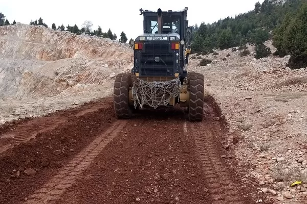 Toroslar Belediyesi, ilçe merkezinde ve yüksek kesimlerdeki mahallelerde üst yapı