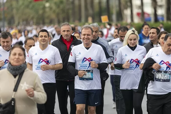 Mersin Büyükşehir Belediyesi tarafından ‘Herkes Koşar Mersin’e’ sloganıyla 10 Aralık