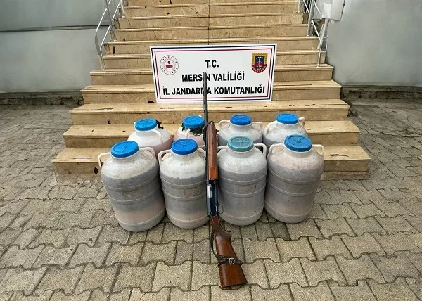 Mersin İl Jandarma Komutanlığı ekipleri, sahte alkollü içki üretimi yapan