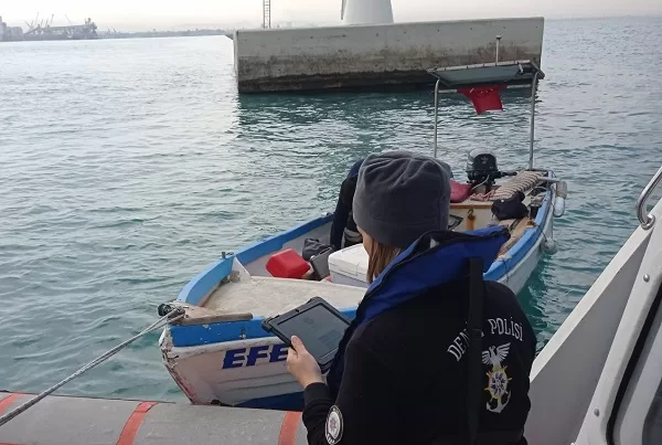 Mersin polisinden denizde denetim
