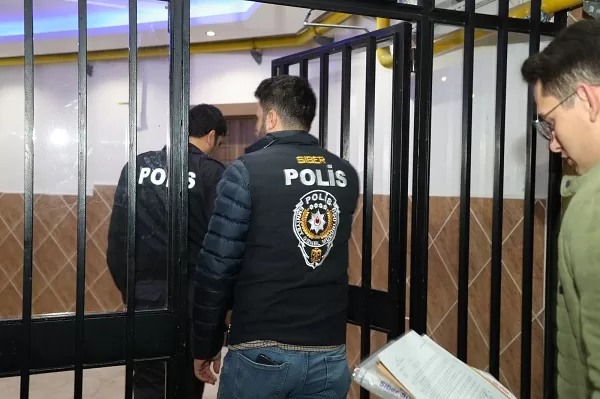 MERSİN (ACİL HABER)-Mersin merkezli 6 ilde yasa dışı bahis oynatanlara