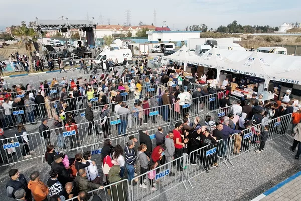 Akdeniz Belediyesi’nin bu yıl 4’üncüsünü düzenlediği Geleneksel Karaduvar Balık Festivali’ne
