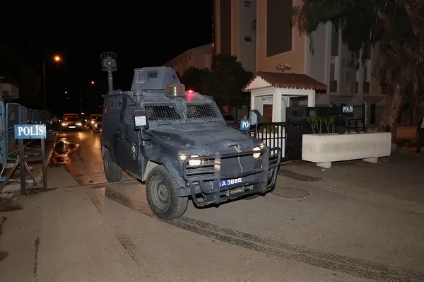 (ACİL HABER)-Mersin’de torbacı tabir edilen uyuşturucu tacirlerine yönelik yapılan operasyonlarda
