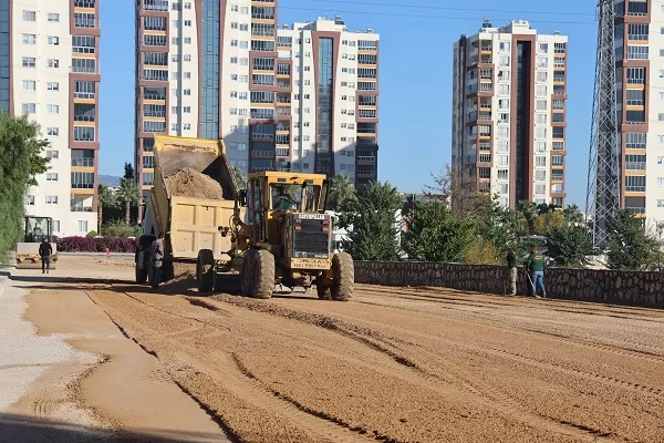 Mersin’in merkez ilçe Toroslar Belediyesi, ilçe genelinde park ve yeşil
