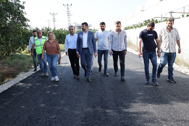 Akdeniz Belediyesi Eş Başkanı Hoşyar Sarıyıldız, Fen İşleri Müdürlüğü ekiplerinin,