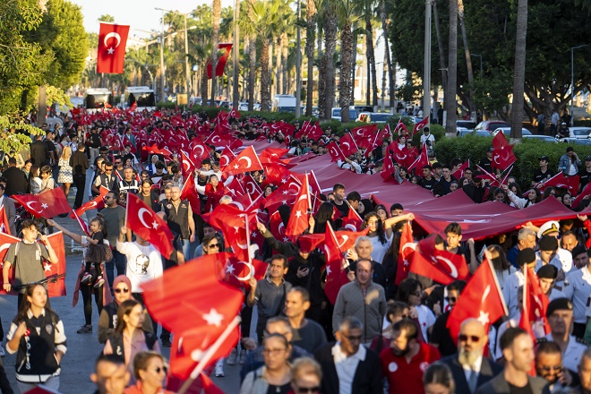 Mersin Büyükşehir Belediye Başkanı Vahap Seçer, Cumhuriyet’in 101. yıldönümü dolayısıyla