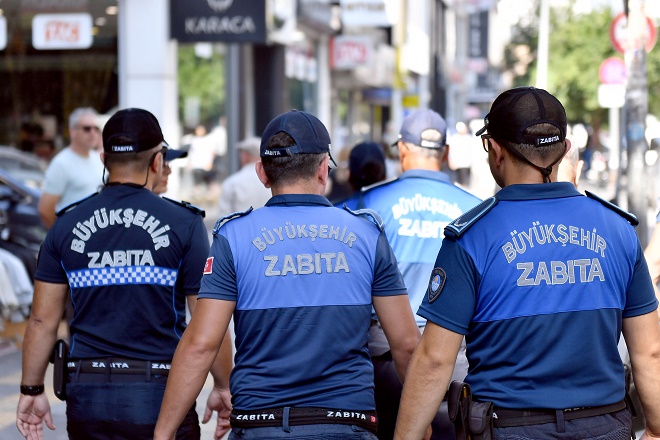 Mersin Büyükşehir Belediyesi Zabıta Dairesi Başkanlığı’na bağlı ekipler, kent genelinde