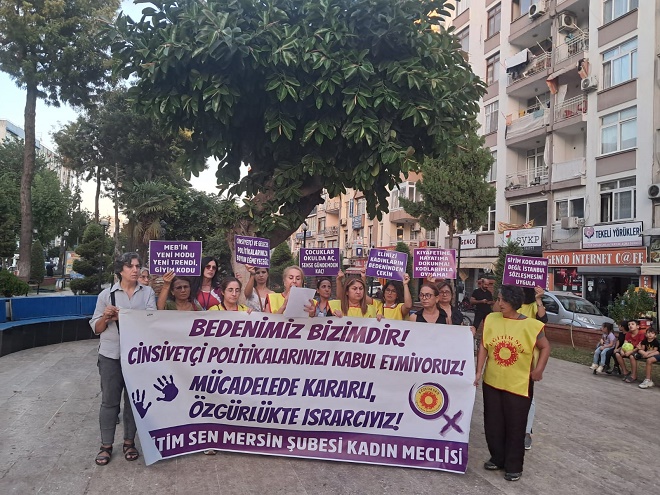 Mersin’de Eğitim-Sen üyesi bir grup kadın, “Etkili Öğretmenlik için Dış