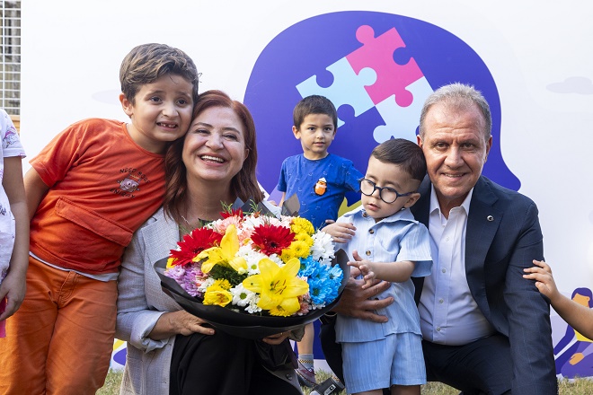 Mersin Büyükşehir Belediye Başkanı Vahap Seçer ve Meral Seçer, ‘Otizm