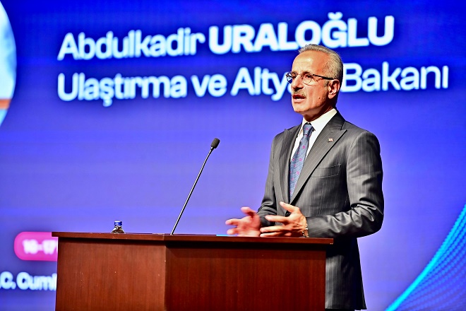 Ulaştırma ve Altyapı Bakanı Abdulkadir Uraloğlu, yerli ve milli olarak