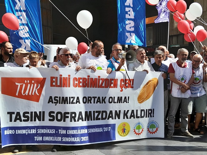 Mersin’de Büro Emekçileri Sendikası ve Tüm Emekliler Sendikası üyeleri, TÜİK’in