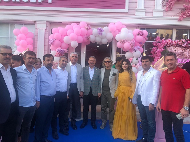 Mersin’de ve birçok yerde gelinlik ve güzellik merkezi ile mağazaları