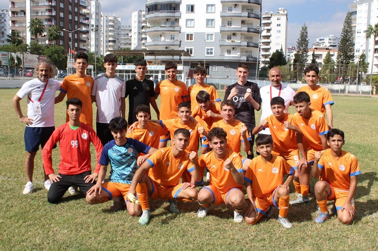 Mersin U-16 Ligi’nde fırtına gibi esen Yenişehir Belediyespor, geçtiğimiz sezon