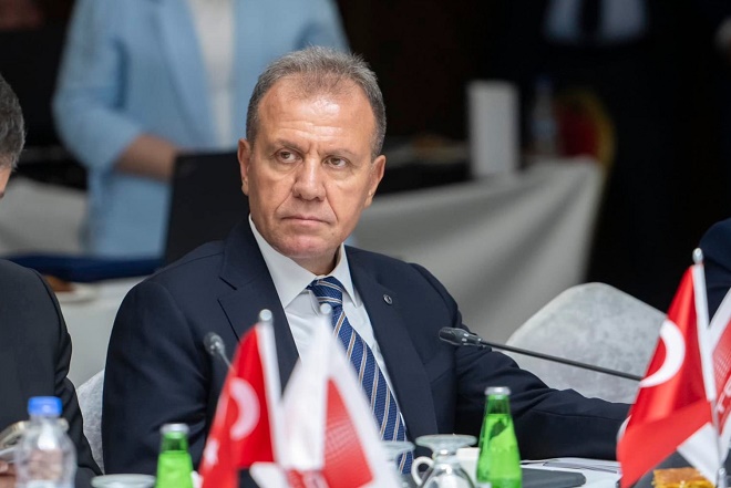 Mersin Büyükşehir Belediye Başkanı Vahap Seçer, Esenyurt Belediye Başkanı Prof.