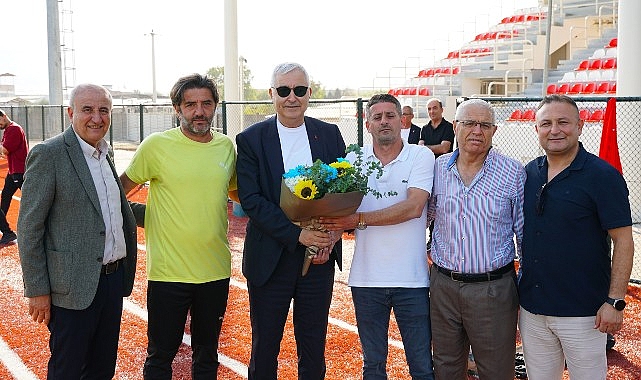 Kemalpaşa Belediye Başkanı Mehmet Türkmen, Kemalpaşaspor Futbol Takımı sporcularını ziyaret