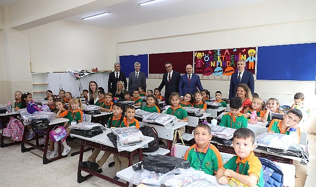 Eğitimci kimliğiyle tanınan Bayrampaşa Belediye Başkanı Hasan Mutlu, ilçedeki 54