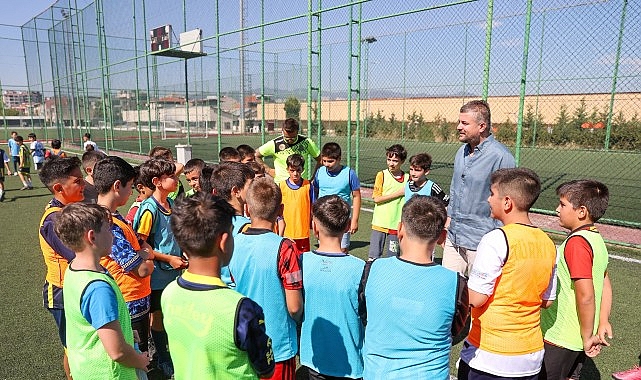 Buca Belediyesi’nin ücretsiz kış futbol okuluna kayıtlar başladı.