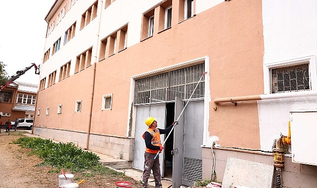 Çankaya Belediyesi yeni eğitim-öğretim döneminde okulların ihtiyaçlarını karşılayarak kapsamlı destek
