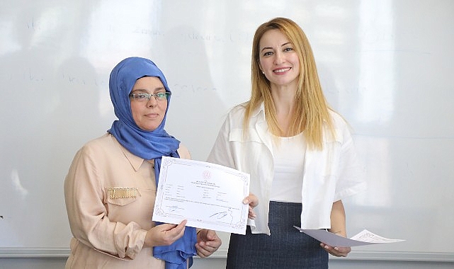 Çankaya Evlerinde yetişkinler için ücretsiz verilen okuma ve yazma eğitimleri