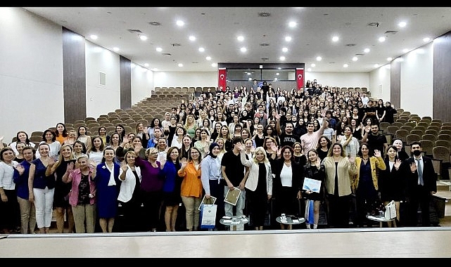 Ege Üniversitesi Hemşirelik Fakültesinde, birinci sınıfa başlayan öğrencilerin yükseköğretim hayatına daha