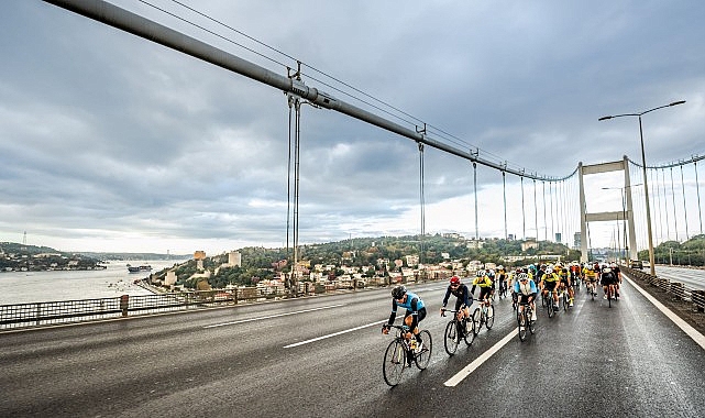 59 km’lik kısa parkurun kazananı ise kadınlarda 1:43:38 ile Gökçe