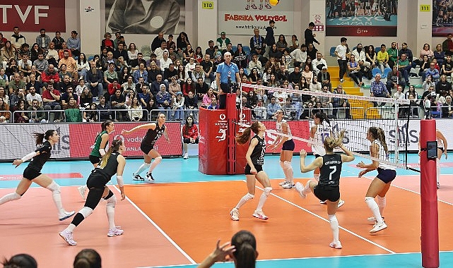 Nilüfer Belediyespor Eker Kadın Voleybol Takımı, Aydın Büyükşehir Belediyespor’u kendi