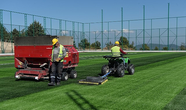 Gençlerin spor yaparak verimli vakit geçirmelerini sağlamak adına yatırımlarını sürdüren