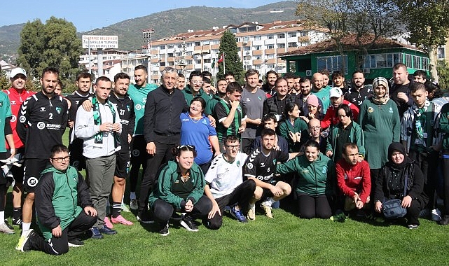 Kocaeli Büyükşehir Belediyesi Cemil Meriç Engelsiz Yaşam Merkezi öğrencileri, Ümraniyespor