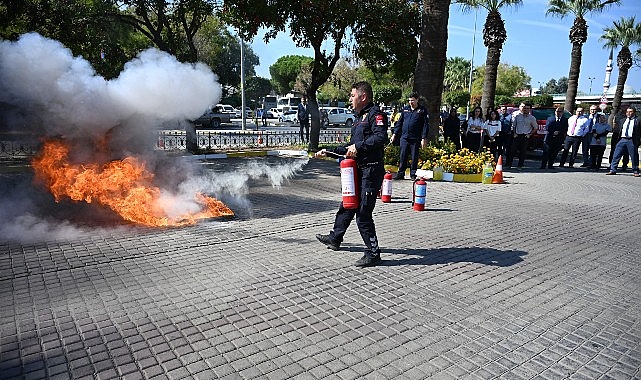 Salihli Belediyesi, yangın güvenliği konusunda farkındalık oluşturmak amacıyla itfaiye görevlileriyle