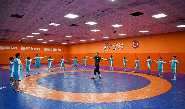 Selçuklu Belediyesi tarafından çocukların yıl boyu spor yapmalarına imkan sunma