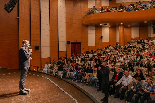 Mersin Yenişehir Belediyesi tarafından düzenlenen 4. Yenişehir Komedi Oyunları Festivali