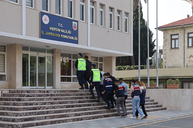 Mersin İl Jandarma Komutanlığı ekipleri PKK/KCK terör örgütünün propagandasını yapan