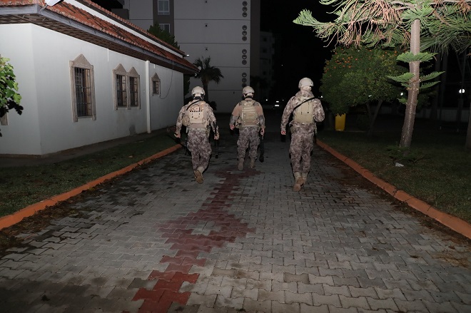 MERSİN’DE TEHDİT VE HARAÇ OPERASYONU: 5 TUTUKLAMA