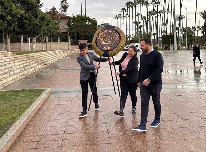 CHP Mersin İl Örgütü Öğretmenler Günü’nde Atatürk Anıtına Çelenk Sundu…