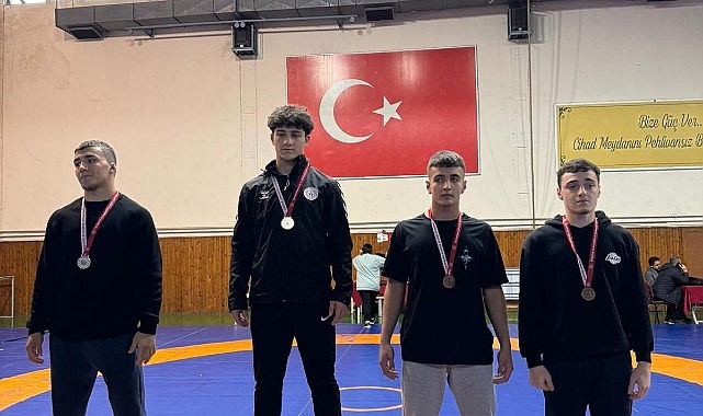 Kahramankazan Belediyespor Kulübü Güreş Takımı sporcuları Ankara Okullar Arası Serbest