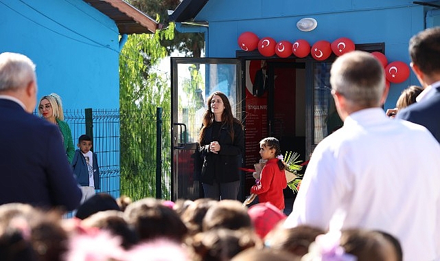 Ovacık Çağdaş Yaşam Kütüphanesi ve Etüt Merkezi’nin açılışında konuşan Çeşme