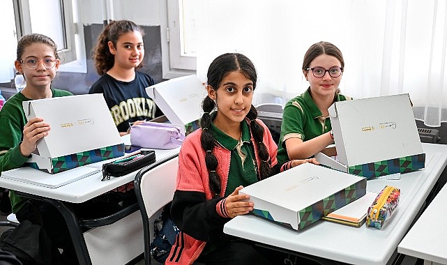 Bornova Belediyesi, gençlerin eğitimde eşit fırsatlara erişmesi için Bornova Belediyesi