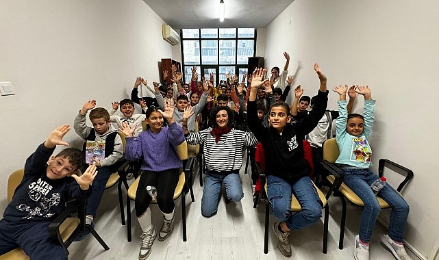 İzmir Büyükşehir Belediyesi, çocuklar için hazırladığı atölyelerle çocukları masal diyarına