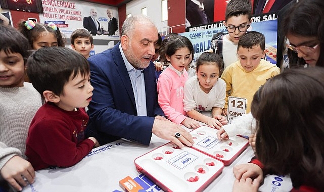 Canik Belediyesi çocukları akıl, zekâ ve strateji oyunlarıyla buluşturuyor.