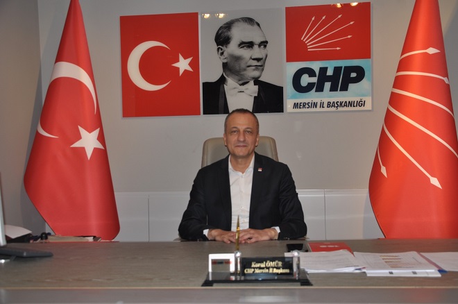 CHP Mersin İl Başkanı Koral Ömür, Toroslar Belediyesi önünde gerçekleşen